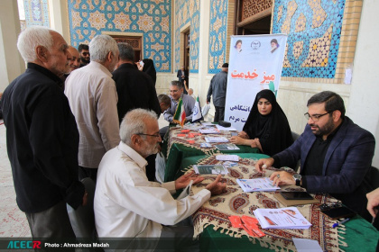 میز خدمت جهاددانشگاهی در مصلی نماز جمعه شیراز